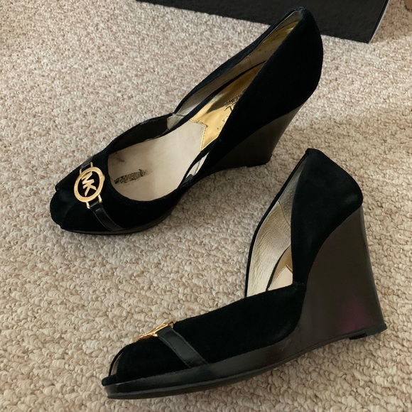 🌟HOST PICK🌟MICHAEL Michael Kors peep toe wedge black suede - Picture 3 of 4